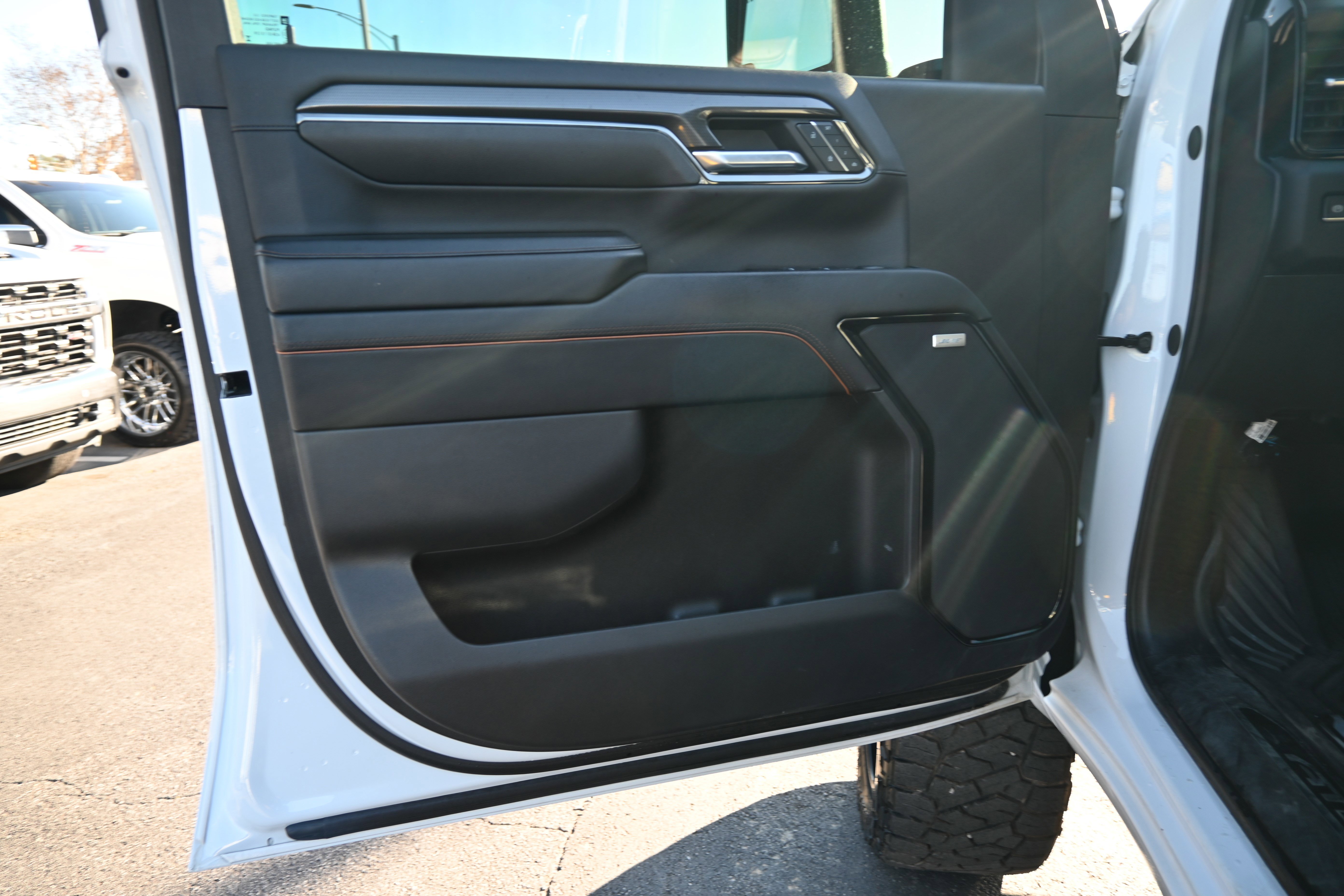 Used 2024 GMC Sierra 2500 AT4 w/ AT4 Premium Plus Package image 17