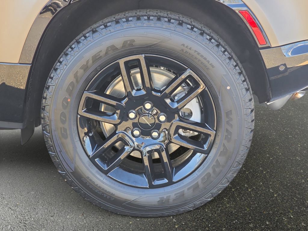 New 2026 Land Rover Defender 110 X-Dynamic SE image 34