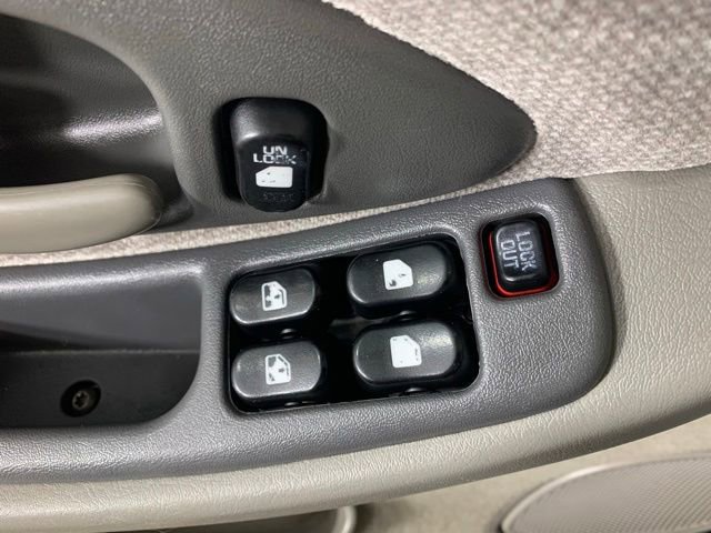 Used 2001 Chevrolet Lumina w/ Preferred Equipment Group FWD image 24