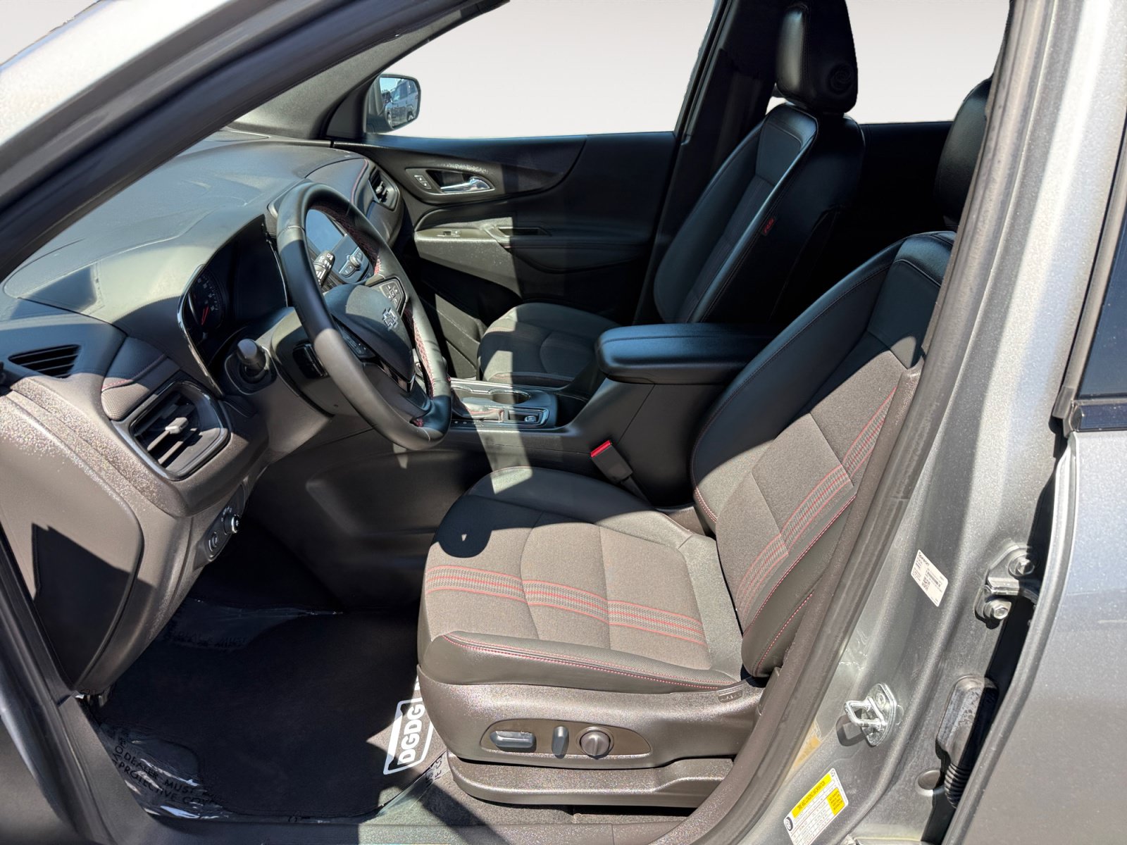 Used 2023 Chevrolet Equinox RS FWD image 10