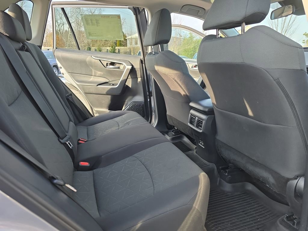 Used 2021 Toyota RAV4 XLE image 12