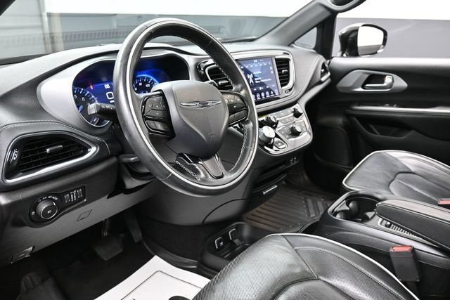 Used 2019 Chrysler Pacifica Limited w/ S Appearance Package FWD image 7