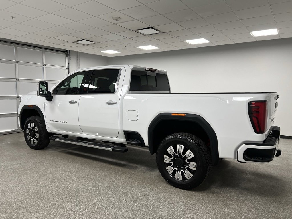 Used 2024 GMC Sierra 3500 Denali image 7