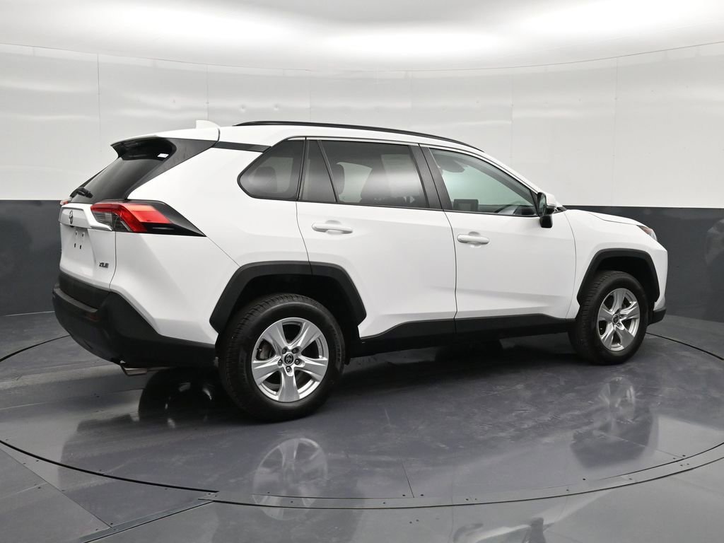 Used 2021 Toyota RAV4 XLE w/ Convenience Package image 3