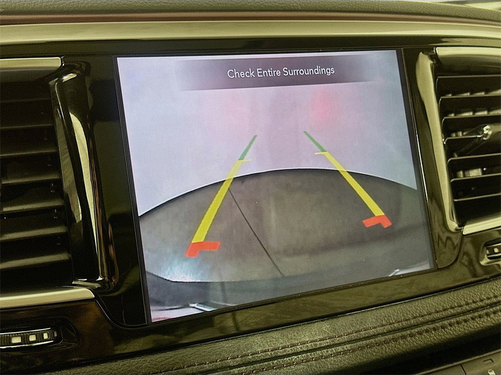 Used 2020 Chrysler Pacifica Limited w/ Tire & Wheel Group image 14