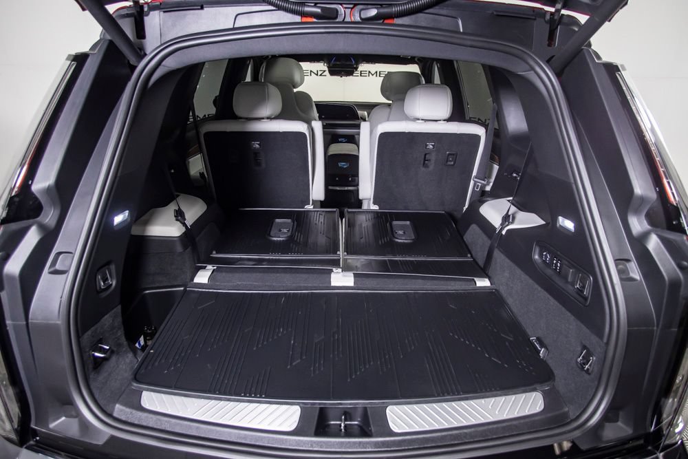 Used 2027 Cadillac Vistiq Sport w/ LPO, Floor Liner Package AWD/4WD image 9