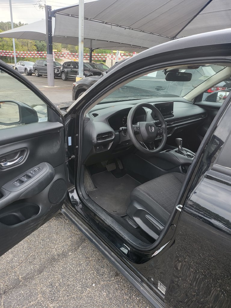 Used 2025 Honda HR-V LX image 8