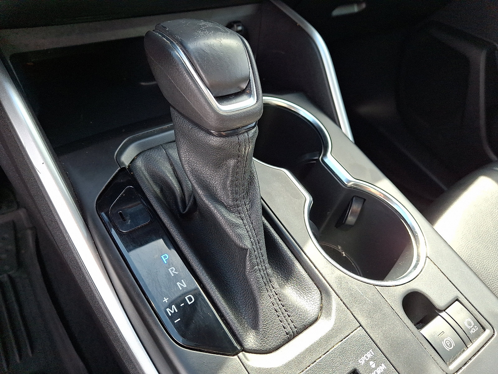 Used 2022 Toyota Highlander XLE AWD/4WD image 16