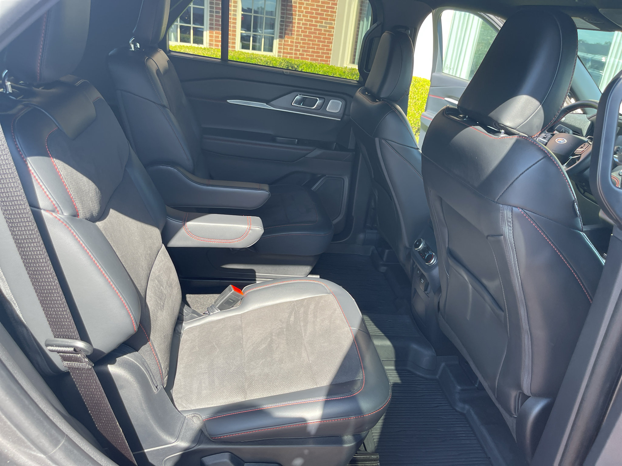 Used 2025 Ford Explorer ST AWD/4WD image 33