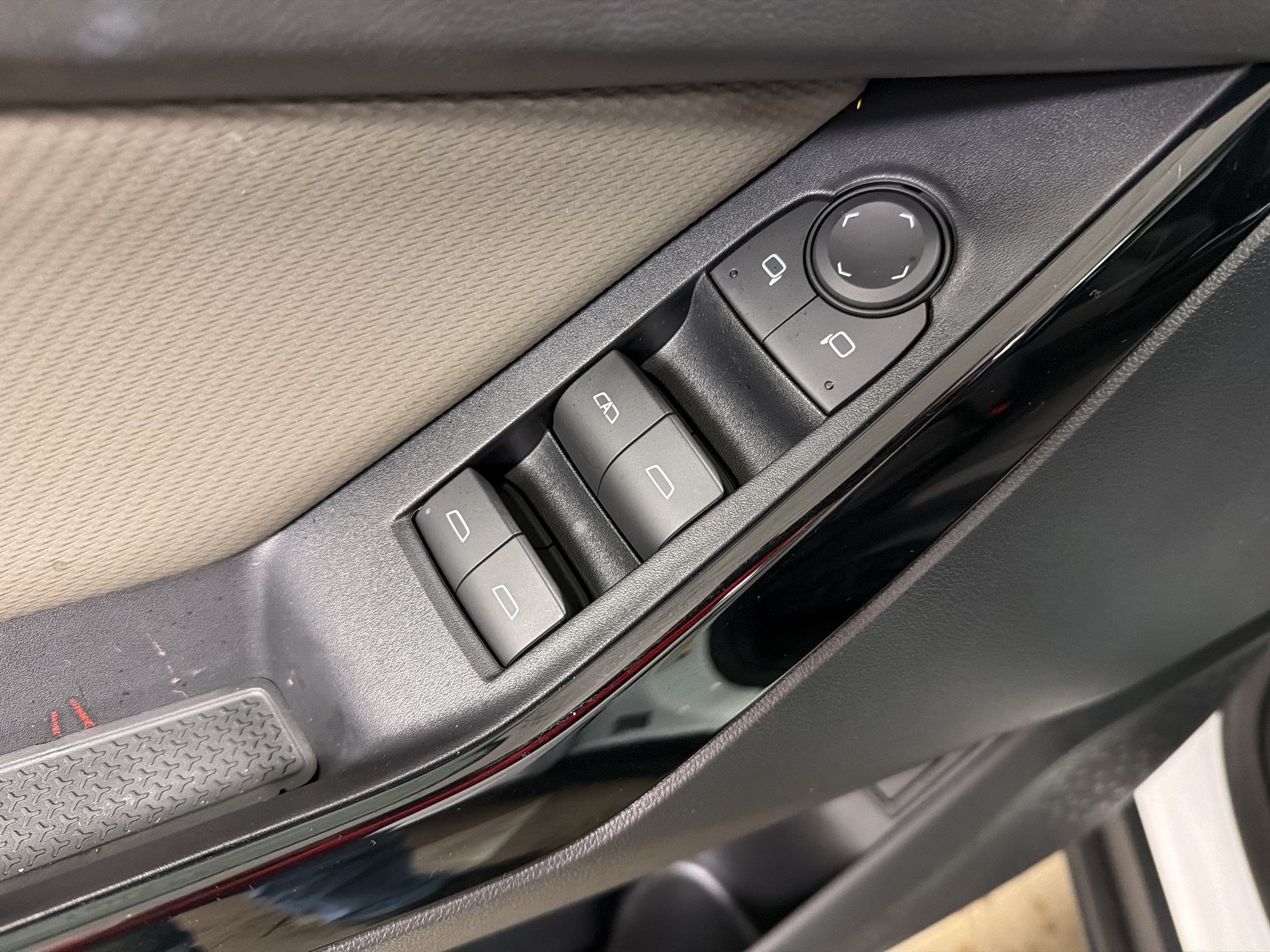 New 2026 Chevrolet Equinox LT w/ Convenience Package II FWD image 20