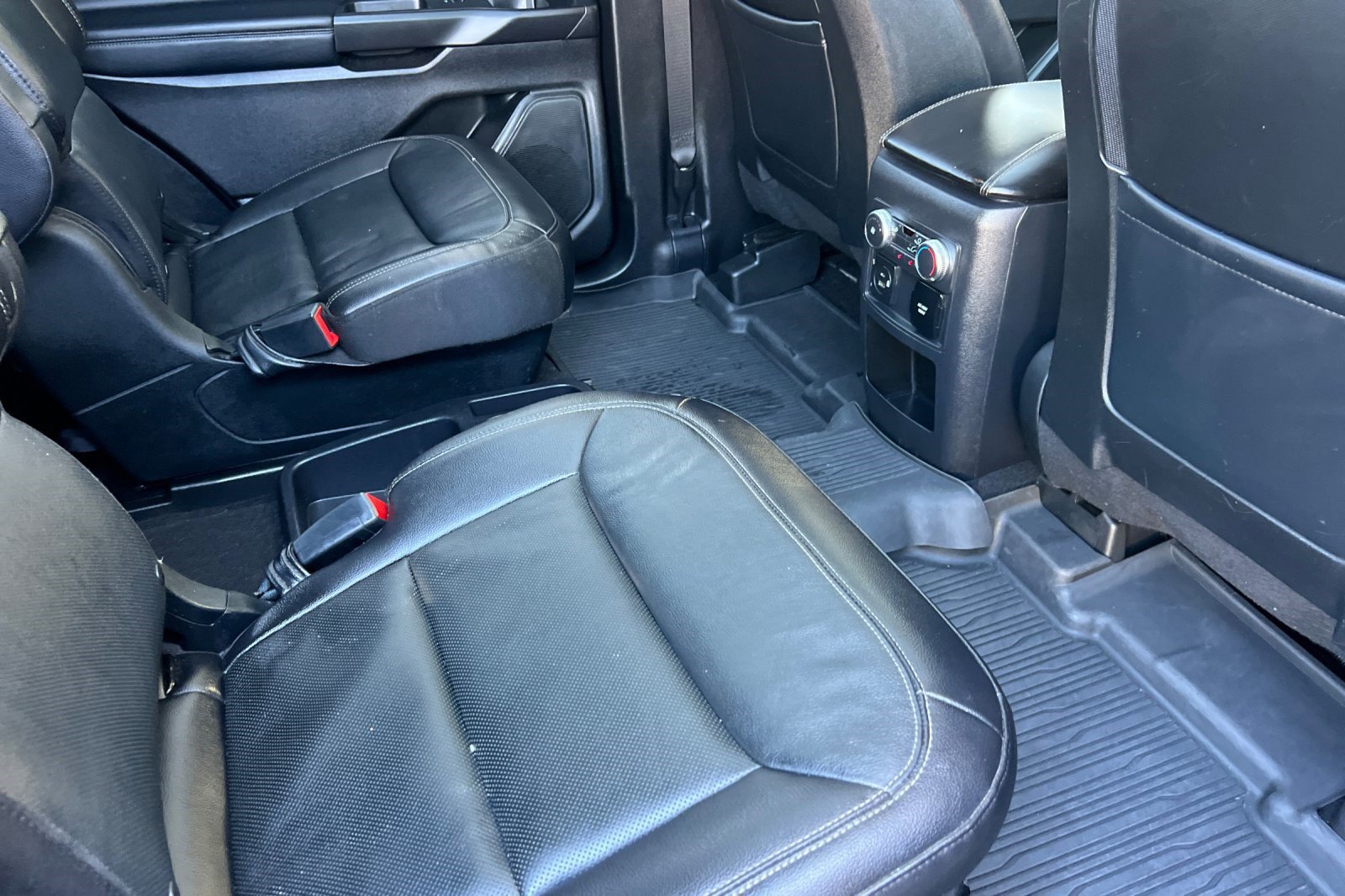 Used 2020 Ford Explorer Limited image 30