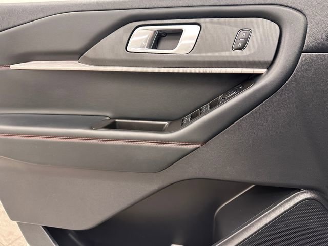Certified 2025 Ford Explorer ST-Line w/ ST-Line Street Pack image 32