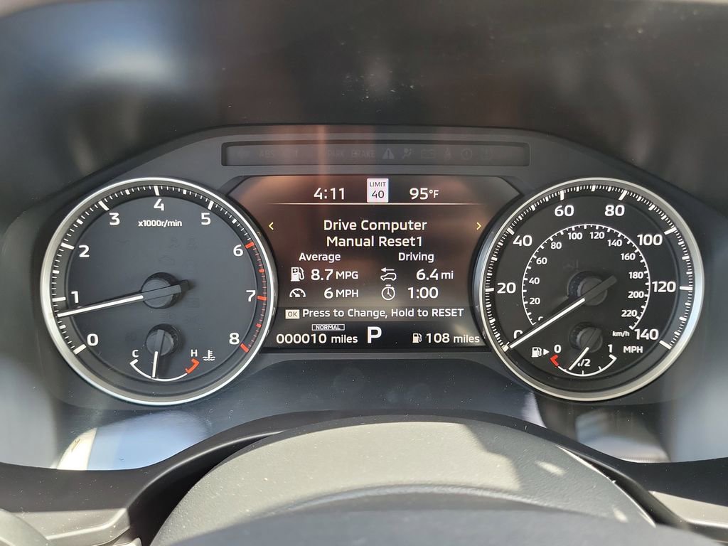 New 2025 Mitsubishi Outlander SE image 13