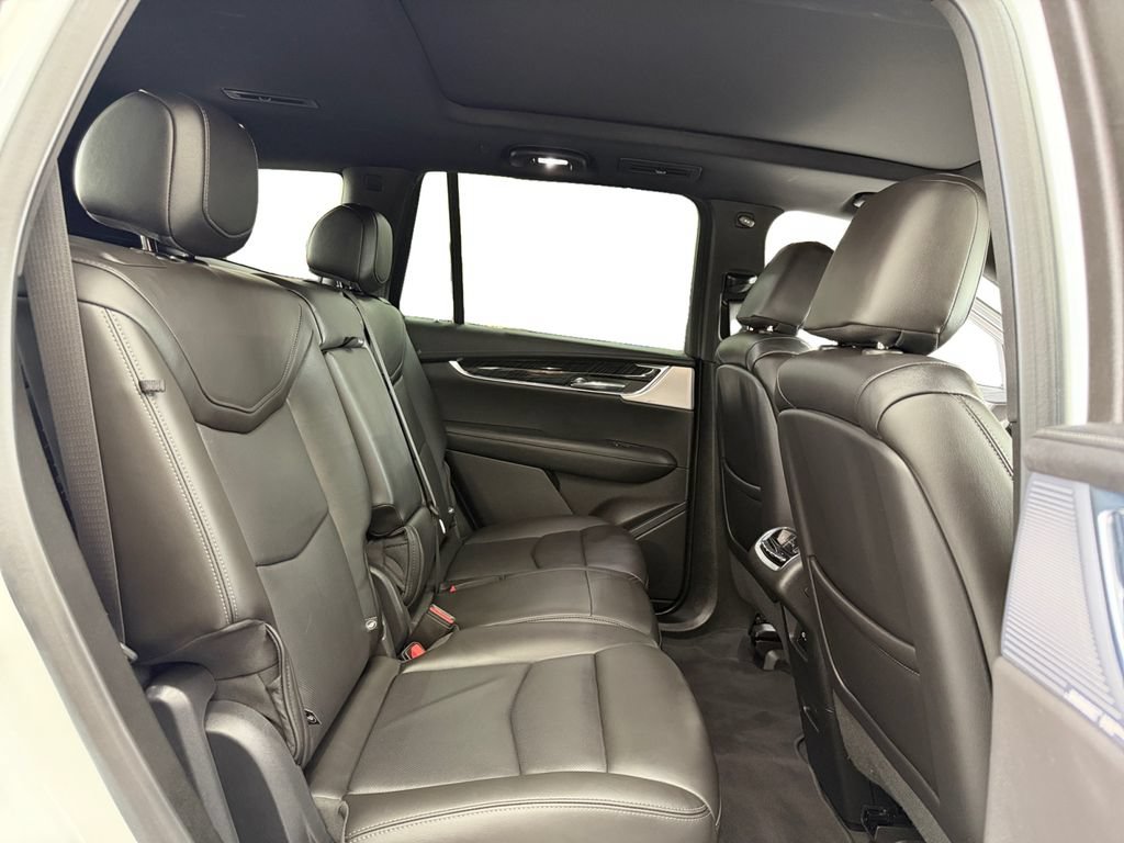 Used 2022 Cadillac XT6 Premium Luxury w/ Technology Package AWD/4WD image 18
