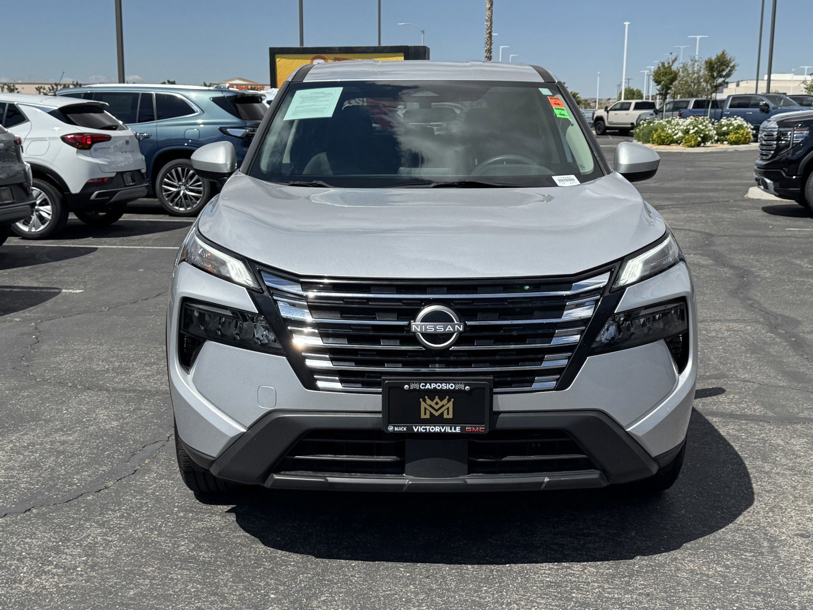 Used 2024 Nissan Rogue SV image 2