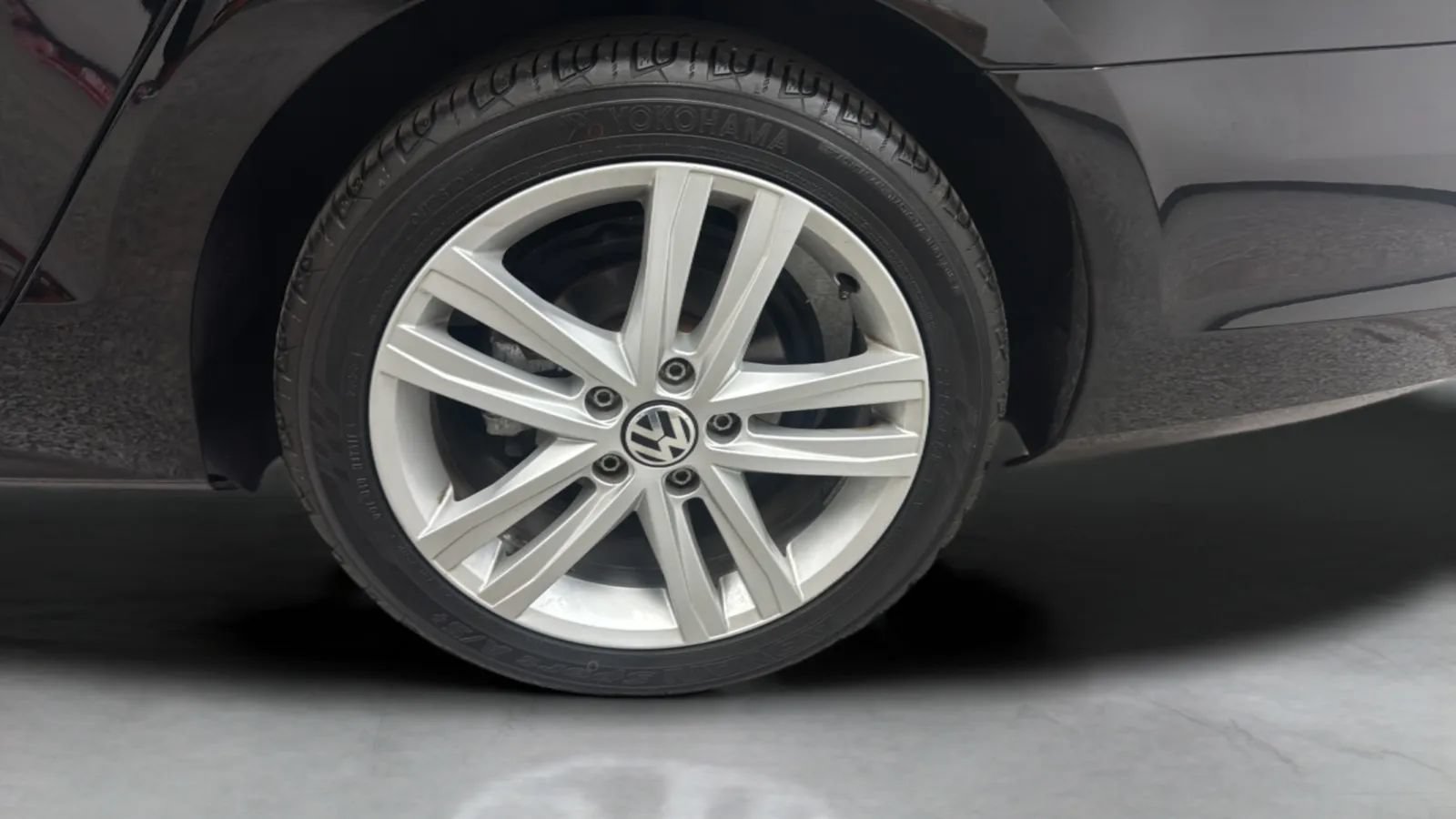 Used 2015 Volkswagen Jetta SEL FWD image 33