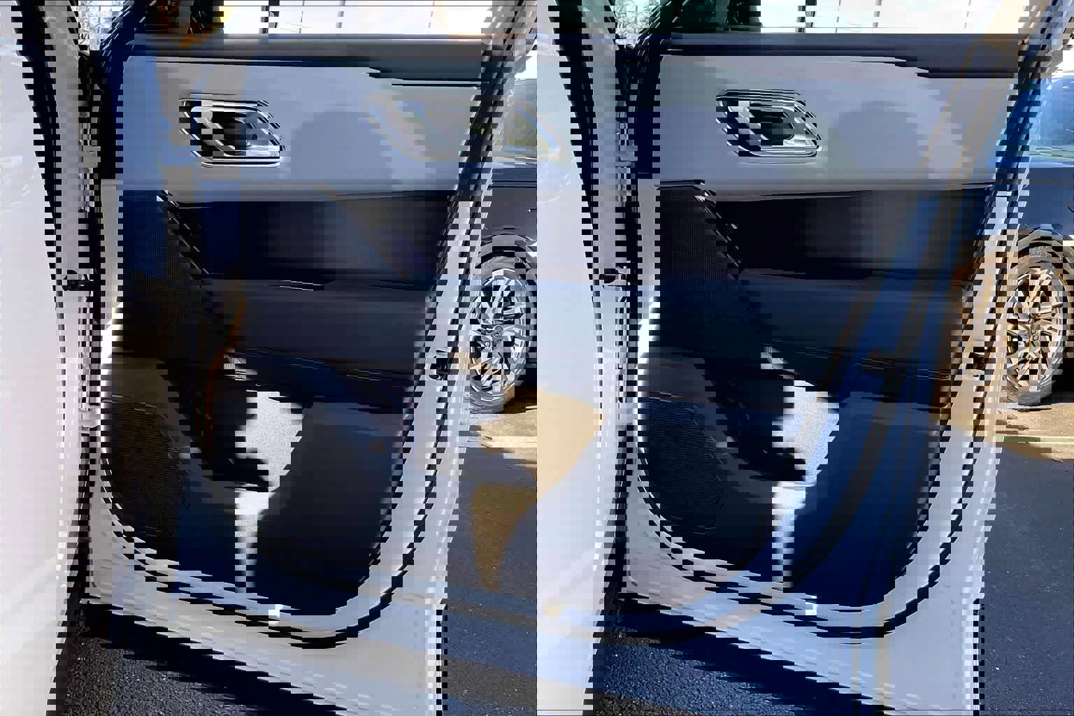 New 2026 Land Rover Range Rover Velar Dynamic SE image 30