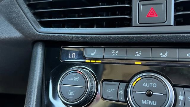 Used 2023 Volkswagen Jetta SE image 85