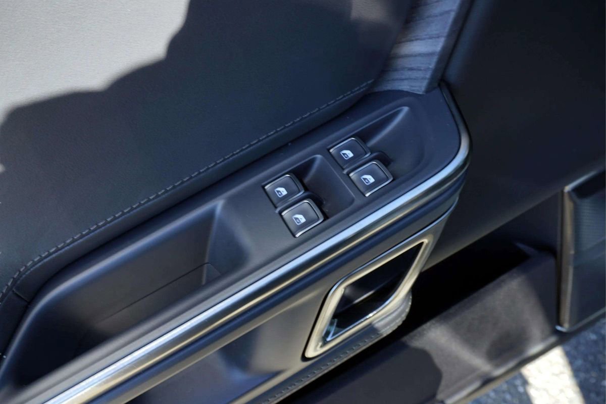 Used 2023 Rivian R1S Adventure image 17