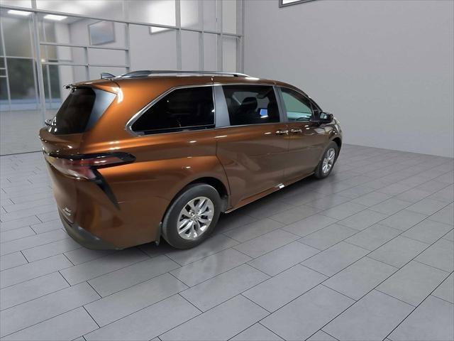 Certified 2023 Toyota Sienna XLE w/ XLE Plus Package image 8