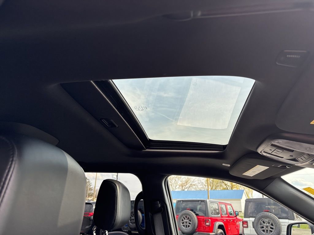 Used 2023 Dodge Durango GT image 16