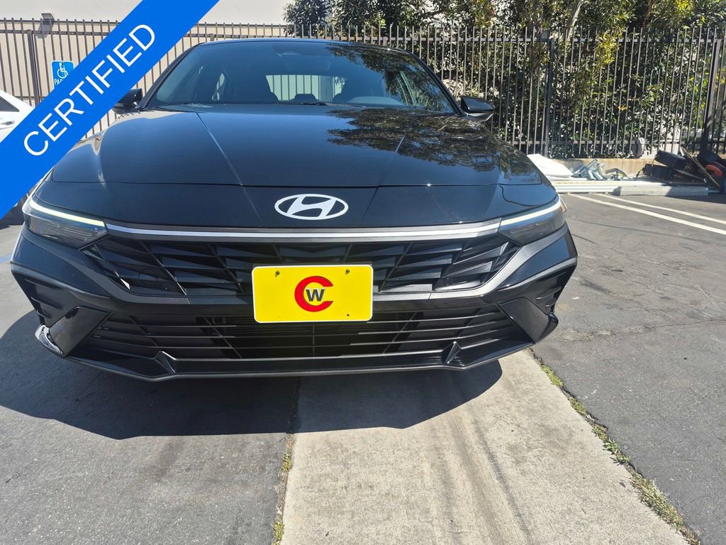 Used 2025 Hyundai Elantra SEL image 3