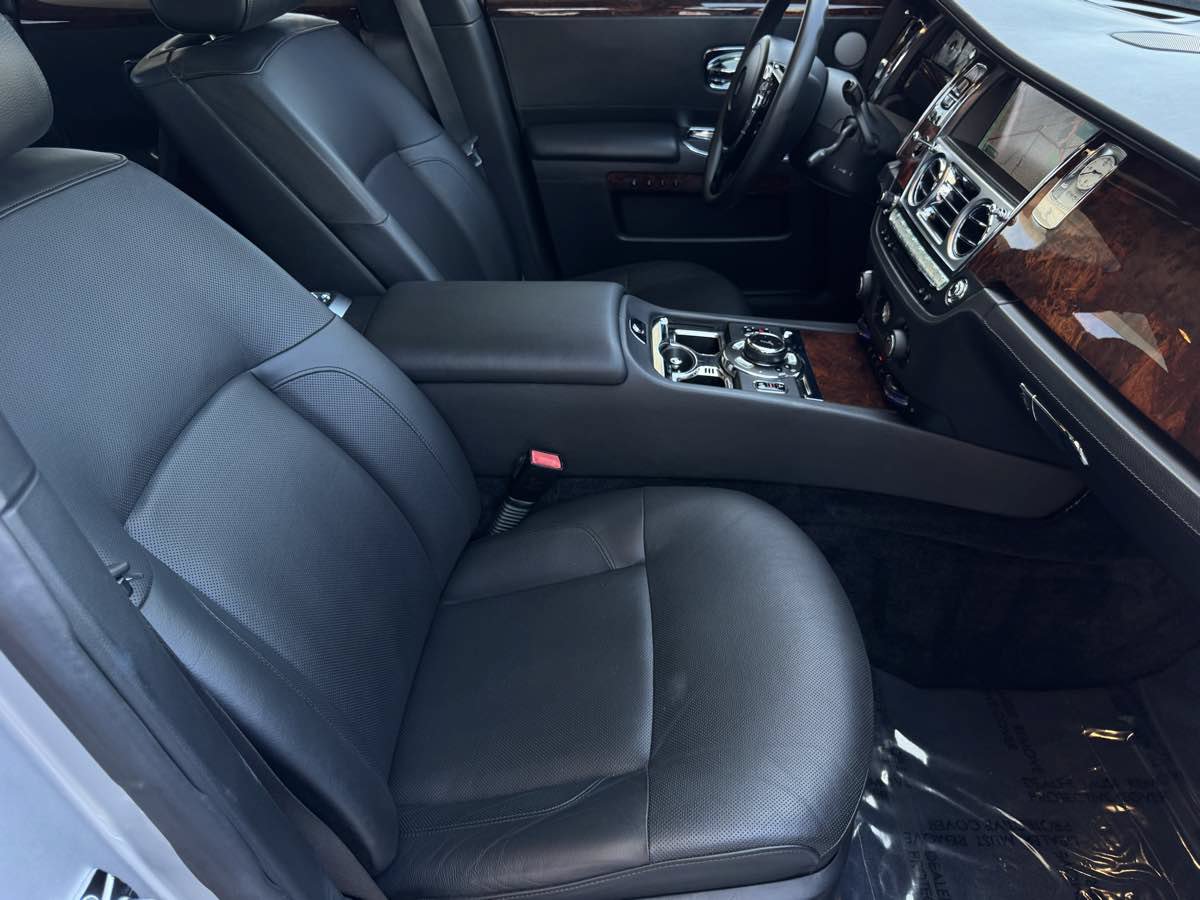 Used 2014 Rolls-Royce Ghost RWD image 24