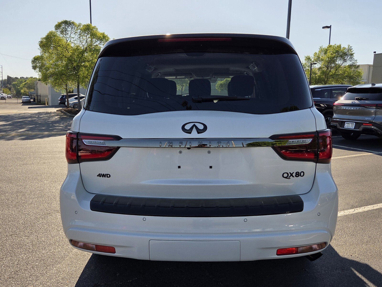 Used 2023 INFINITI QX80 Premium Select w/ Cargo Package image 7