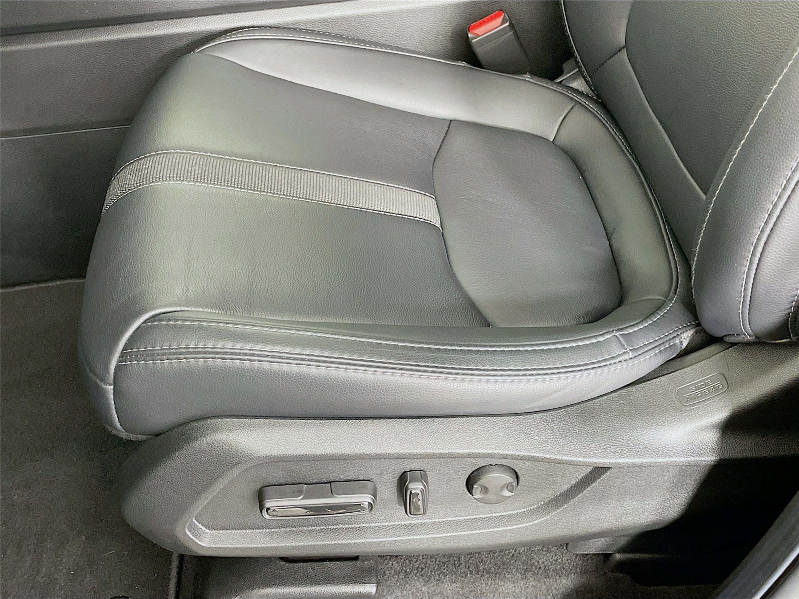 Used 2025 Honda Pilot Touring image 26