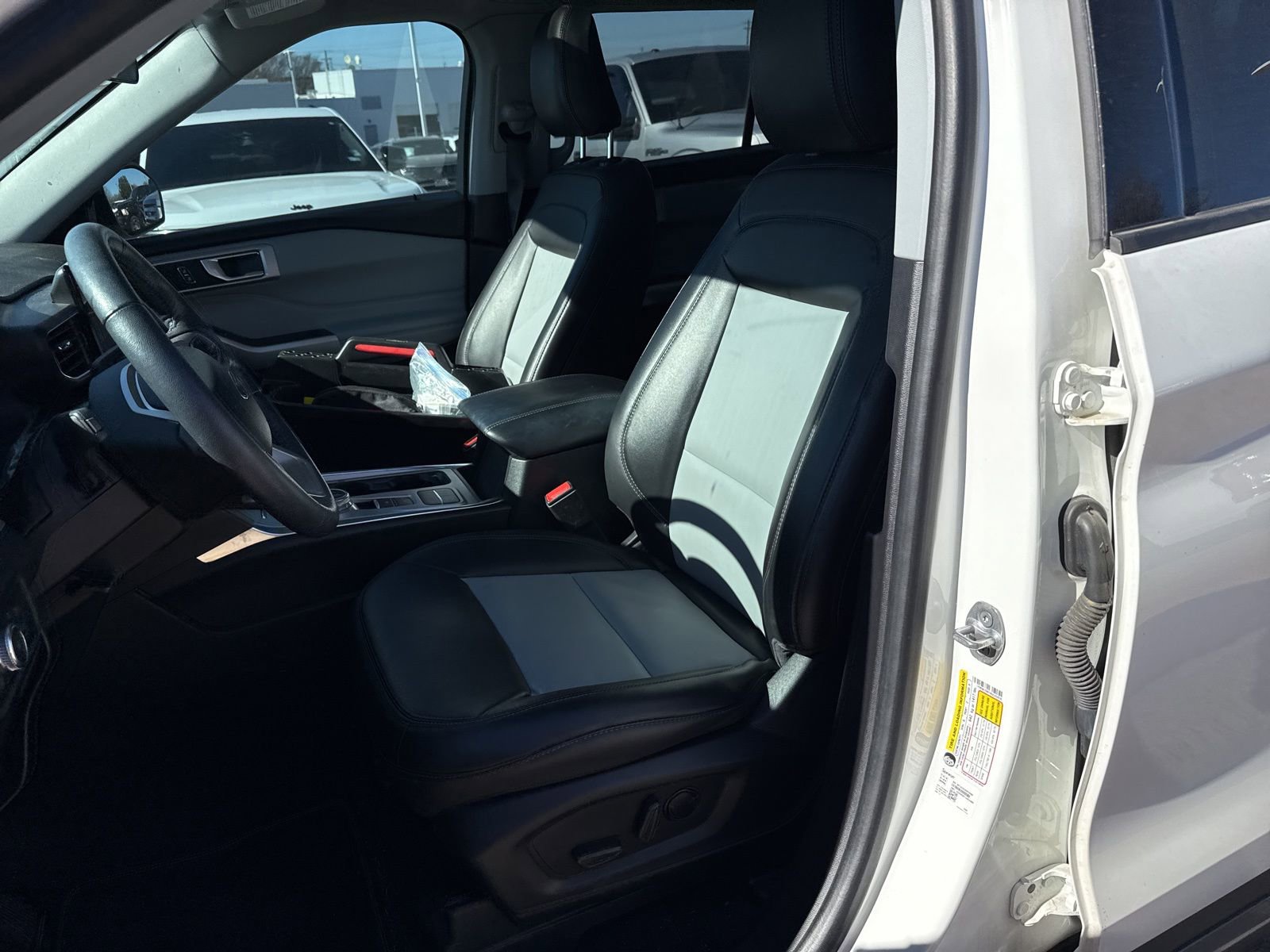 Used 2022 Ford Explorer XLT w/ Equipment Group 202A image 12