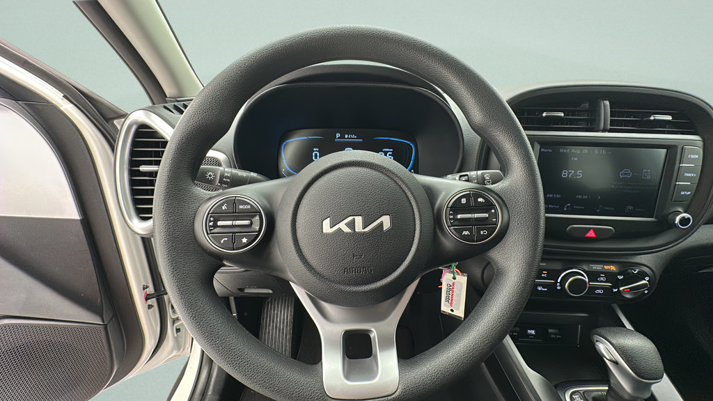 Used 2025 Kia Soul LX w/ LX Technology Package FWD image 14
