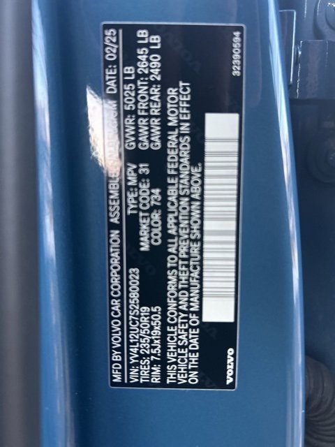 Certified 2025 Volvo XC40 B5 Plus image 29