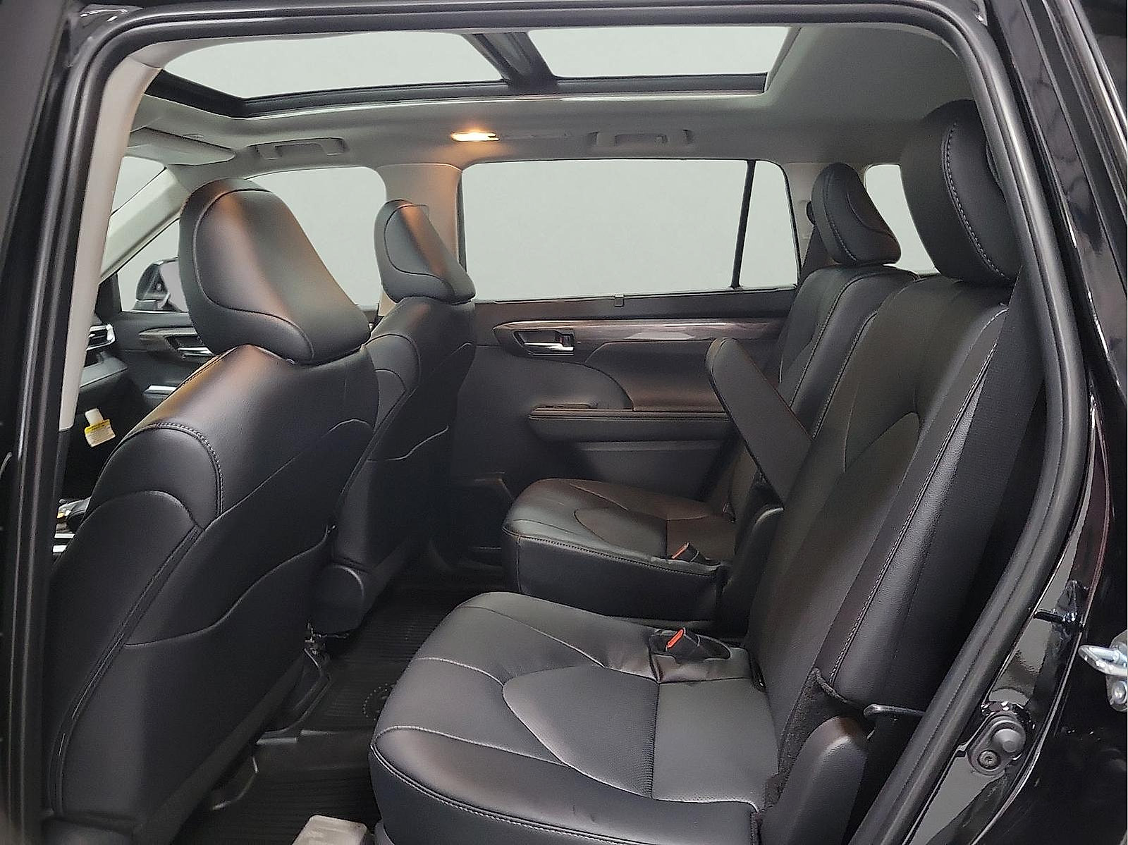 Certified 2026 Toyota Highlander Platinum AWD/4WD image 9