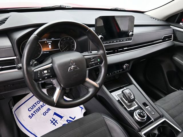 Used 2024 Mitsubishi Outlander SE image 27