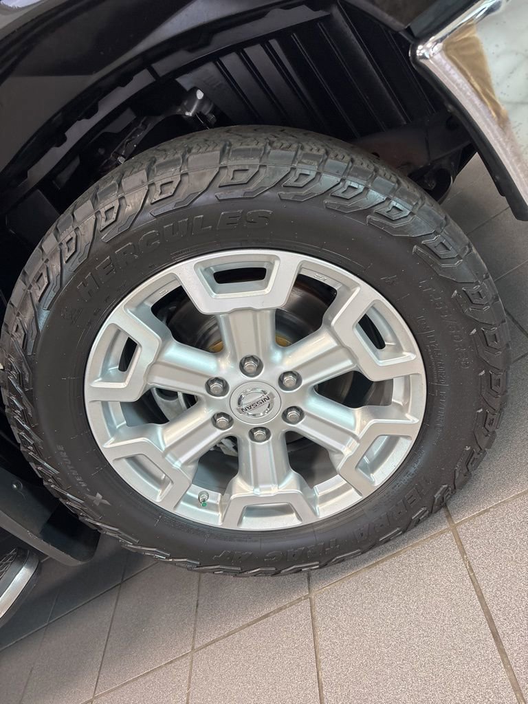 Used 2019 Nissan Titan SV w/ SV Convenience Package image 9