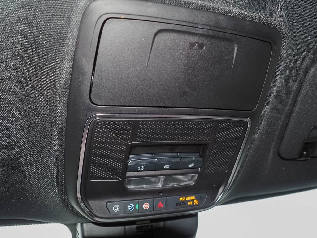 Used 2024 Chevrolet Traverse RS image 34