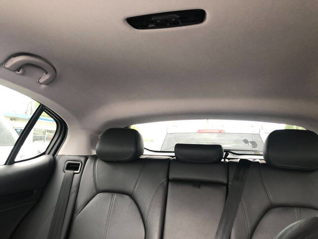 Used 2018 Alfa Romeo Stelvio AWD image 17