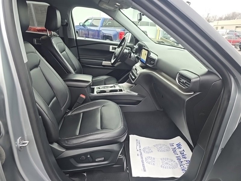 Used 2020 Ford Explorer XLT w/ Equipment Group 202A image 33