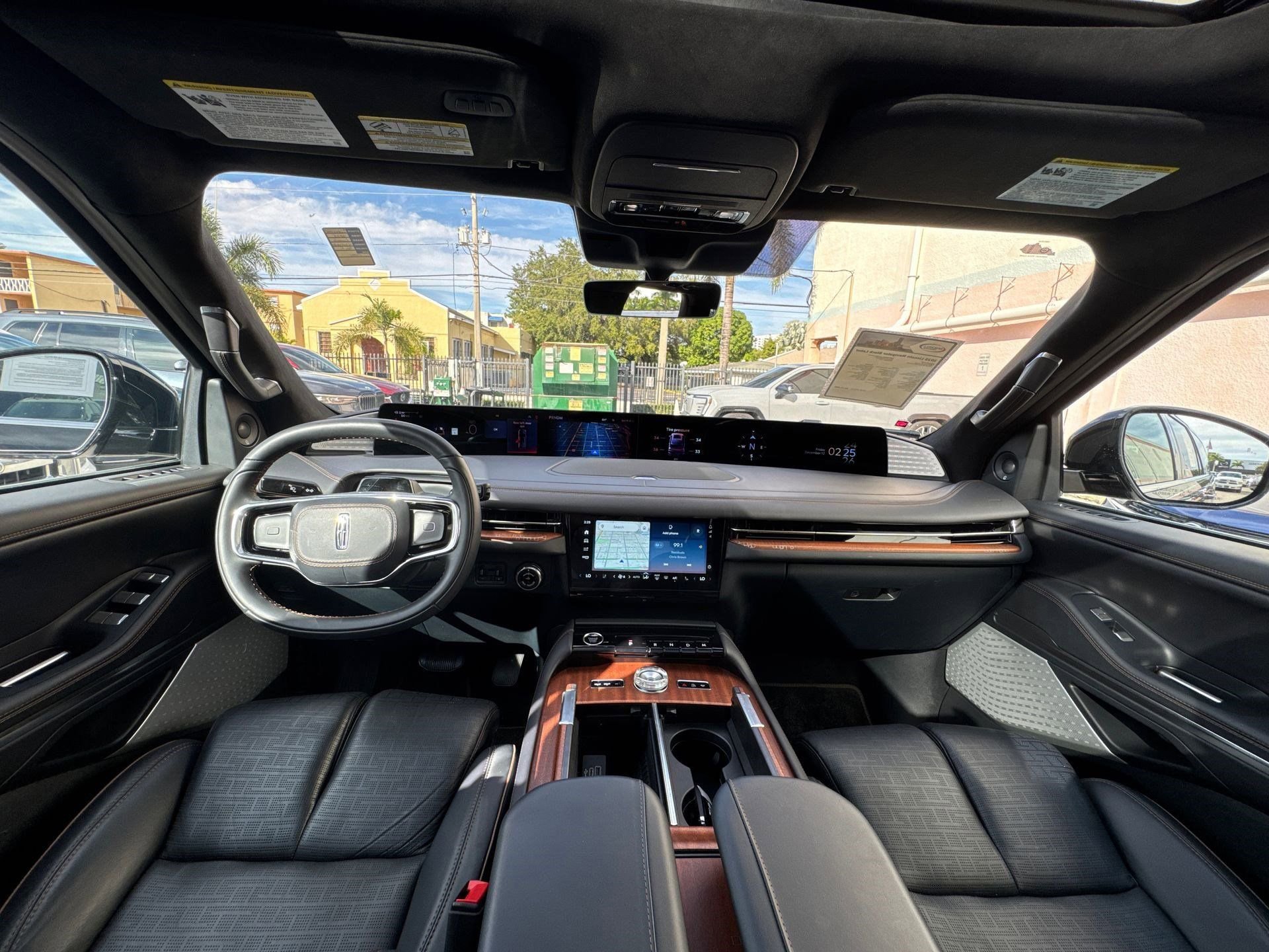 Used 2025 Lincoln Navigator Black Label image 23