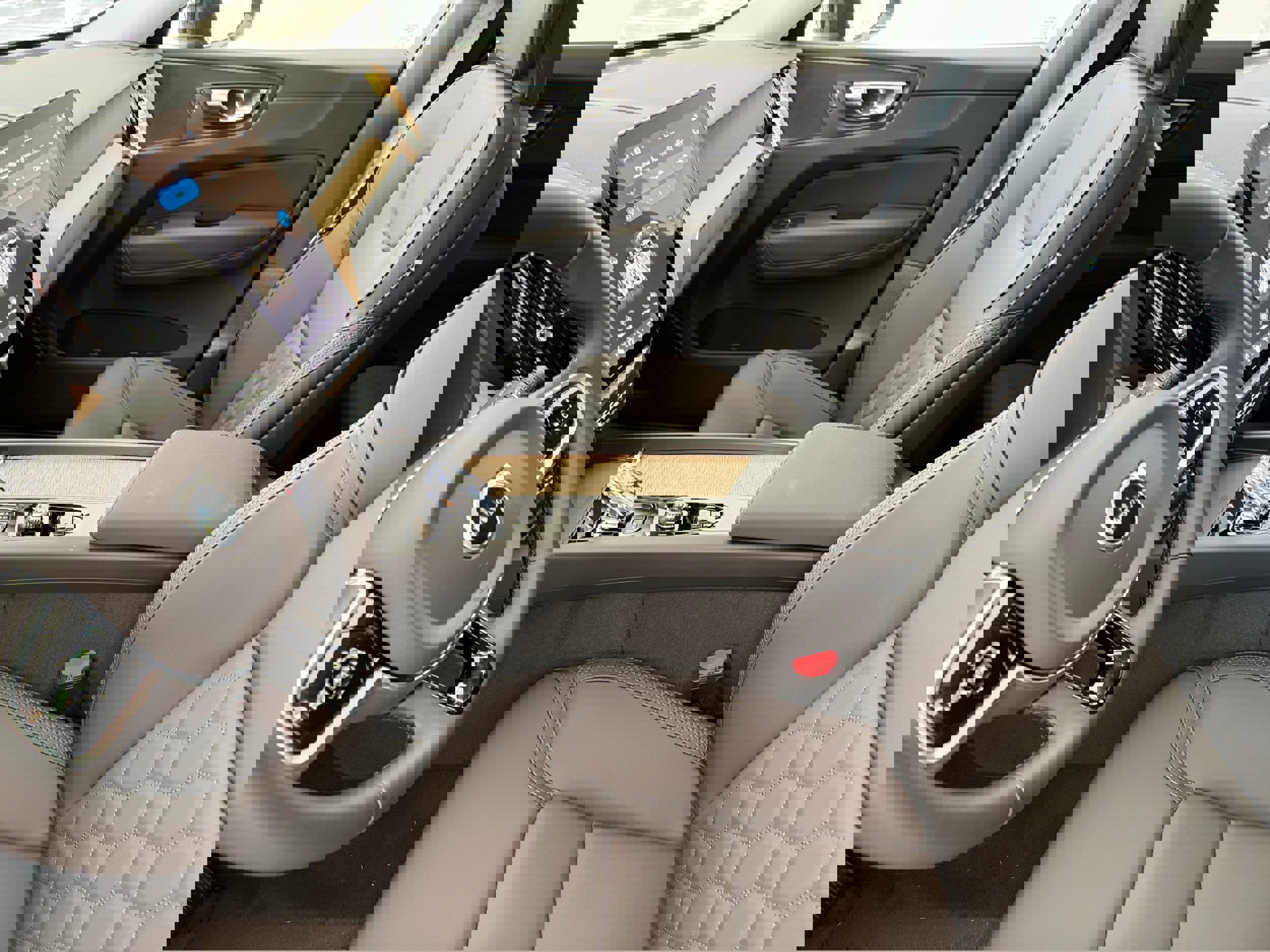 New 2026 Volvo XC60 B5 Plus w/ Protection Package Premier image 11