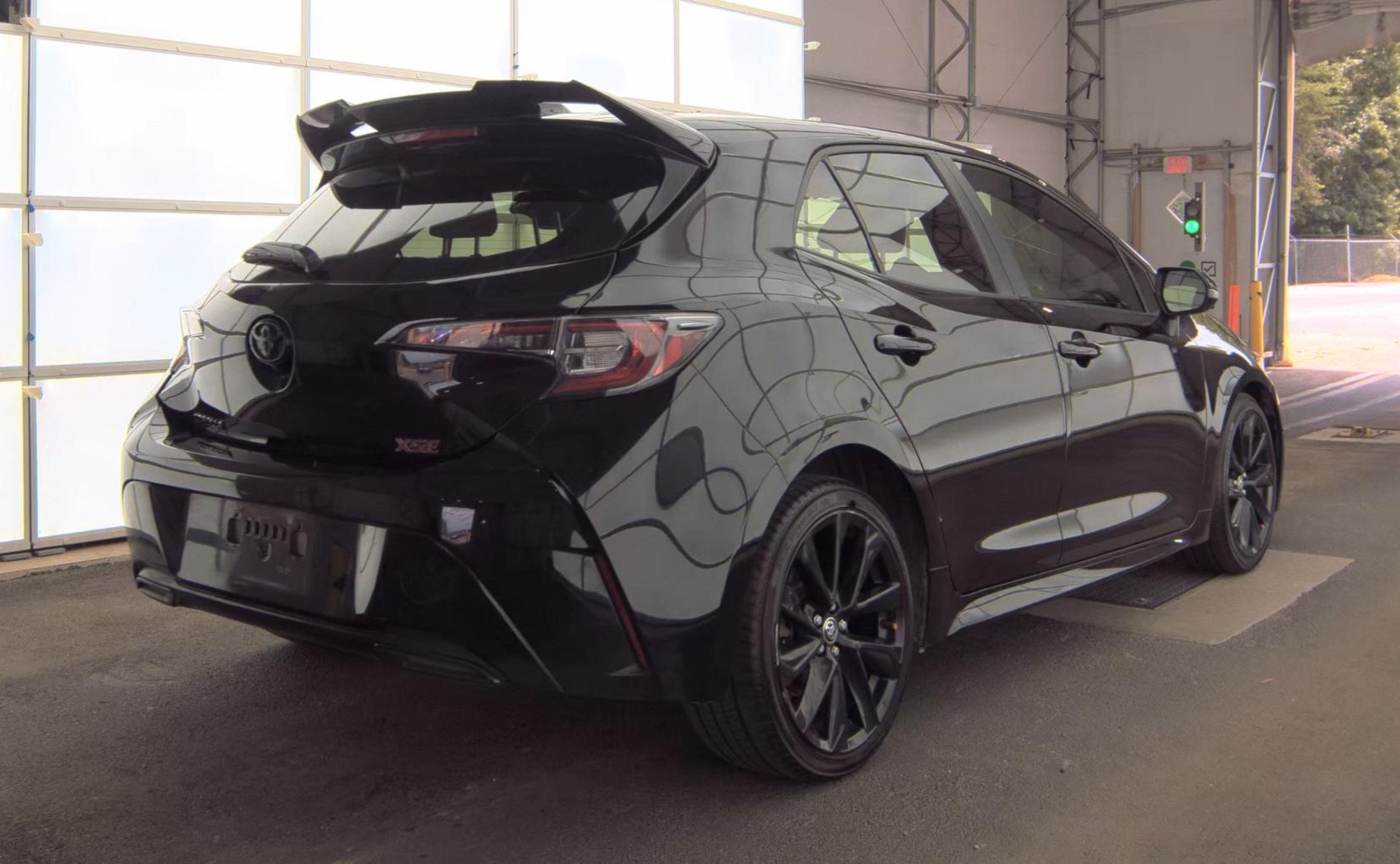 Used 2020 Toyota Corolla XSE FWD image 4