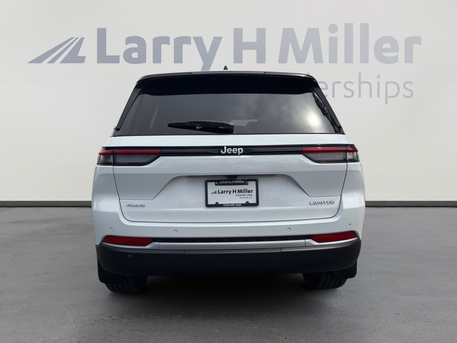 New 2026 Jeep Grand Cherokee Limited w/ Trailer Tow Package AWD/4WD image 4