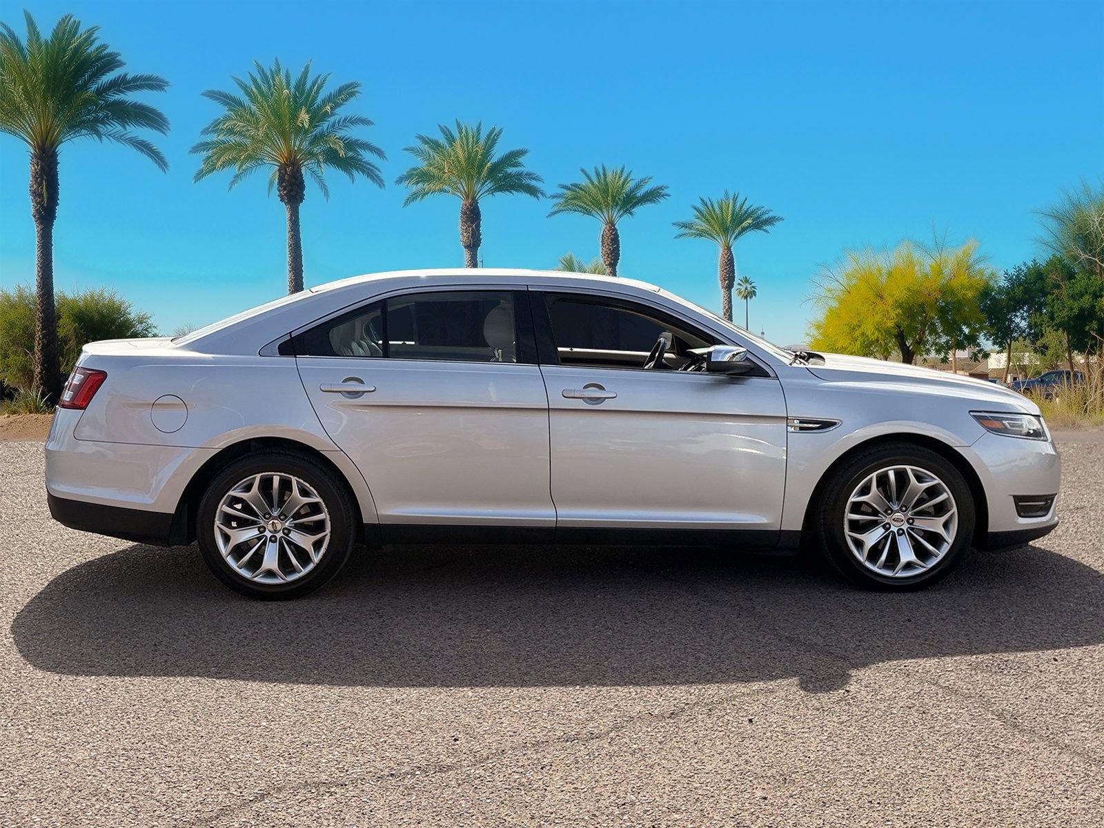 Used 2019 Ford Taurus Limited FWD image 7