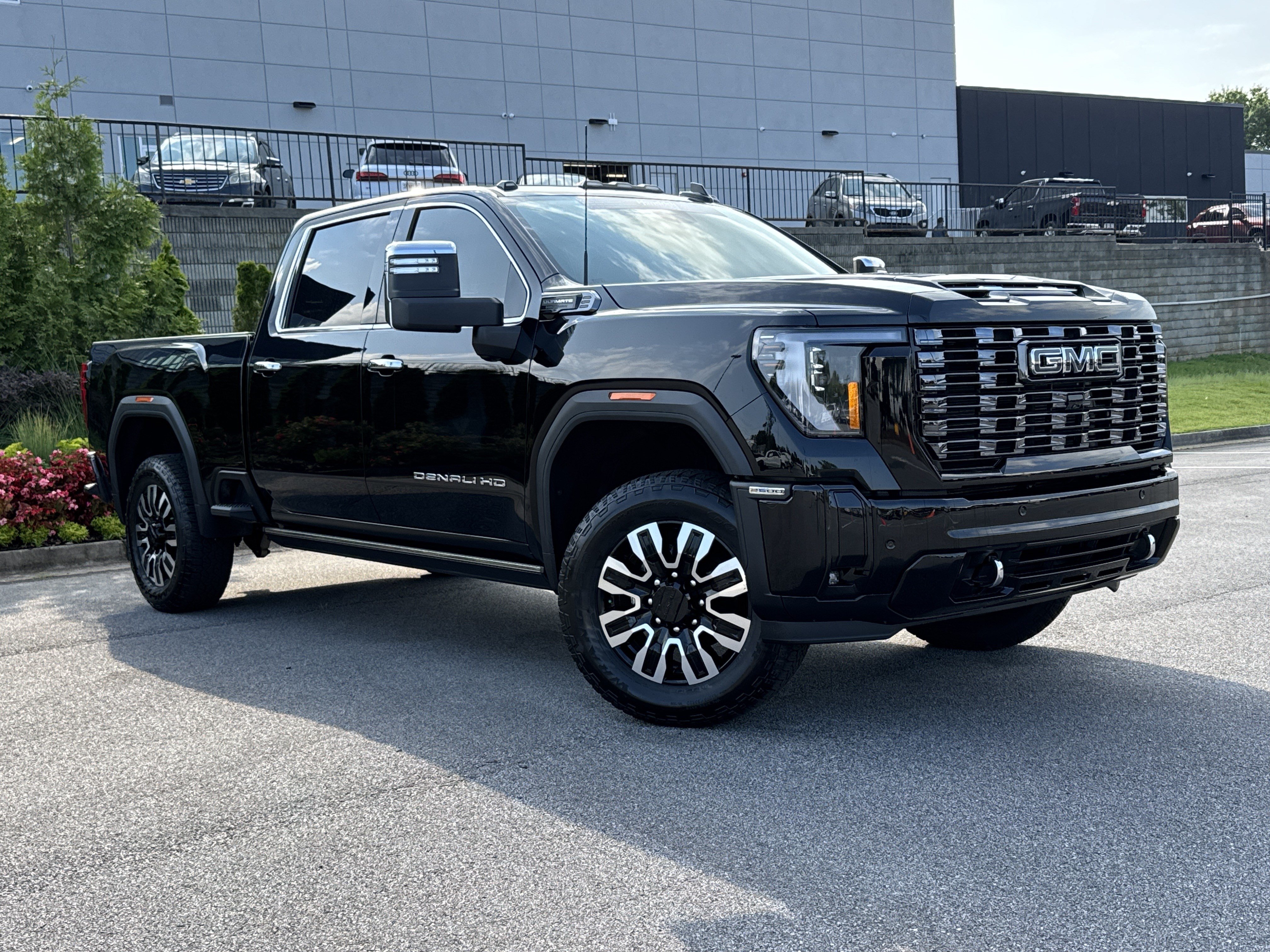 Used 2025 GMC Sierra 2500 Denali Ultimate AWD/4WD image 2