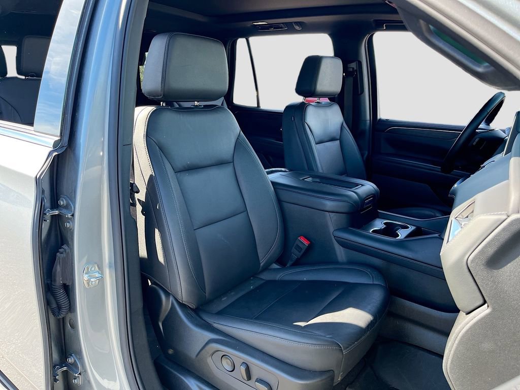 Used 2024 Chevrolet Tahoe LT w/ LT Signature Package image 31