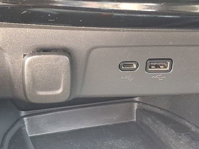 Certified 2024 Chevrolet Trax RS w/ Sunroof Package FWD image 25