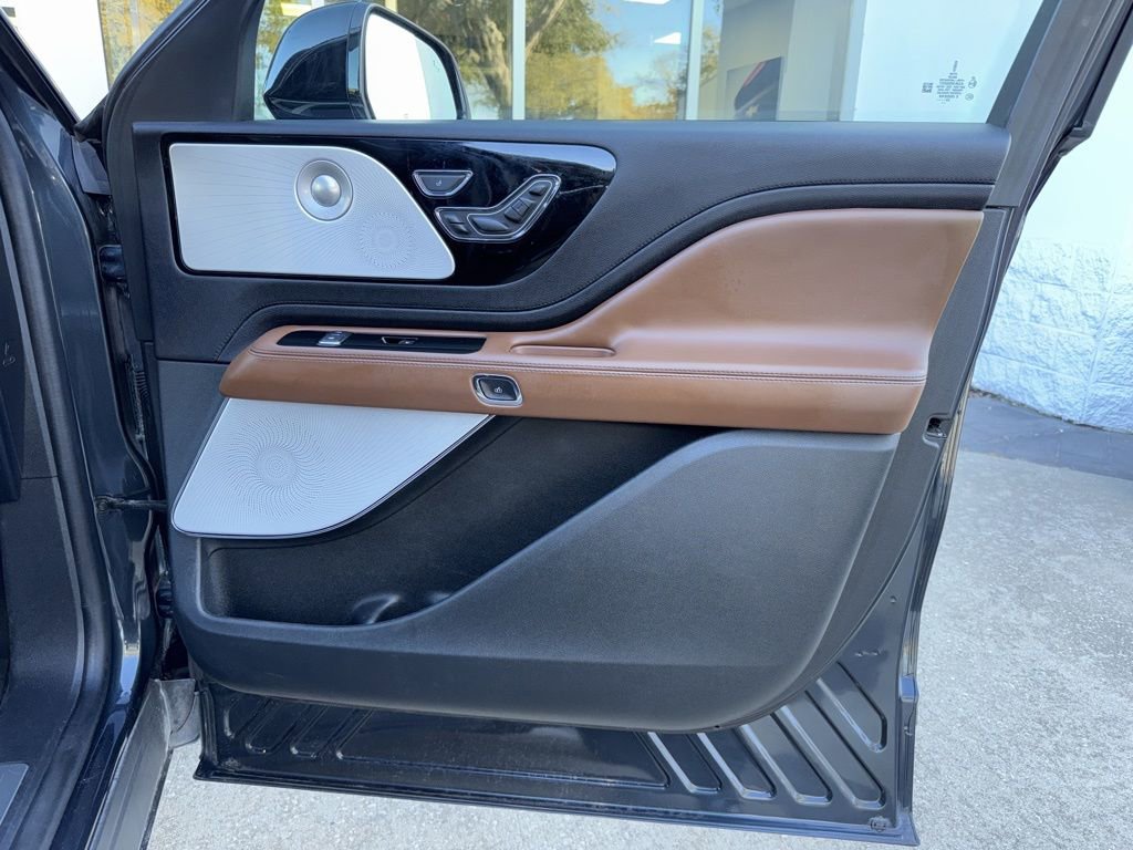 Used 2023 Lincoln Aviator Reserve w/ Equipment Group 201A image 24