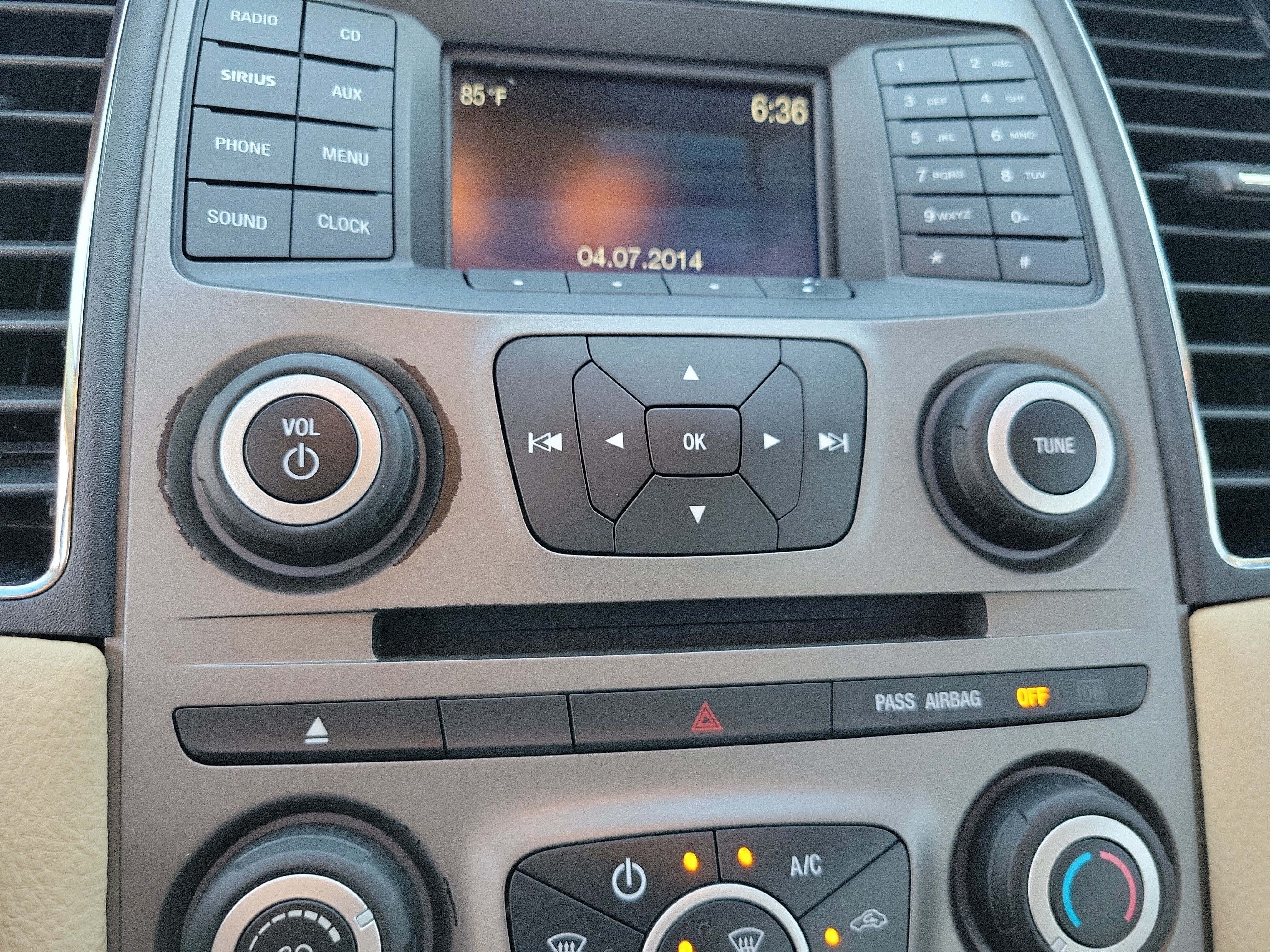 Used 2015 Ford Taurus SE FWD image 16