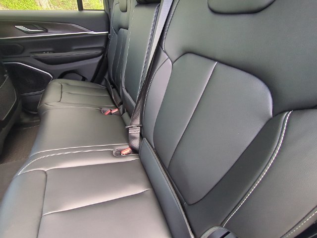 New 2026 Jeep Grand Cherokee Limited w/ Limited Altitude Package AWD/4WD image 28