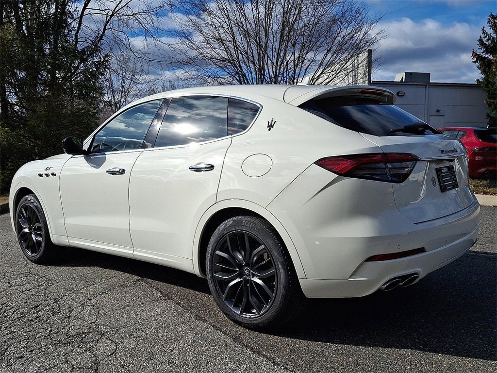 Used 2024 Maserati Levante GT Ultima image 20